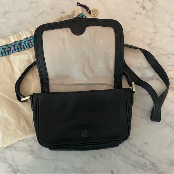 TORY BURCH | Leather Crossbody Purse - Picture 4 of 10